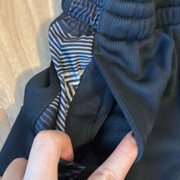 Under armour boys black and gray athletic shorts size medium youth - Picture 3 of 10